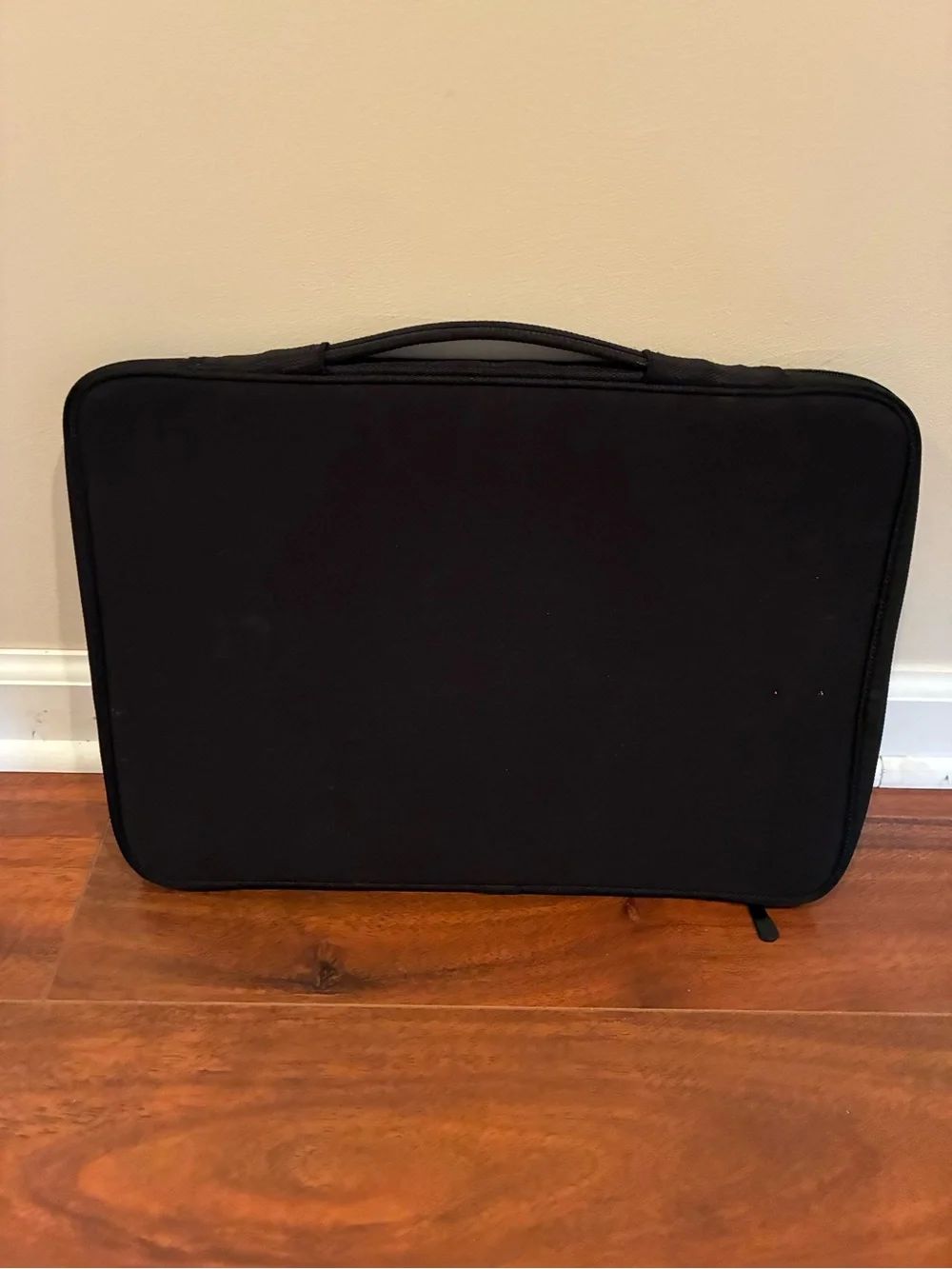 Black Laptop neoprene case-Minimalist Carry Case